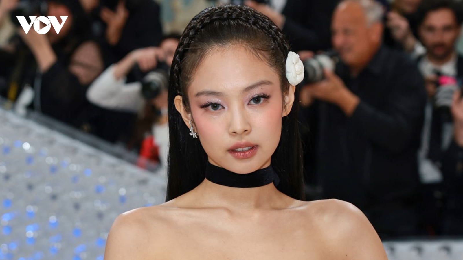 Jennie (Blackpink) tiết lộ bí quyết để có làn da rạng ngời