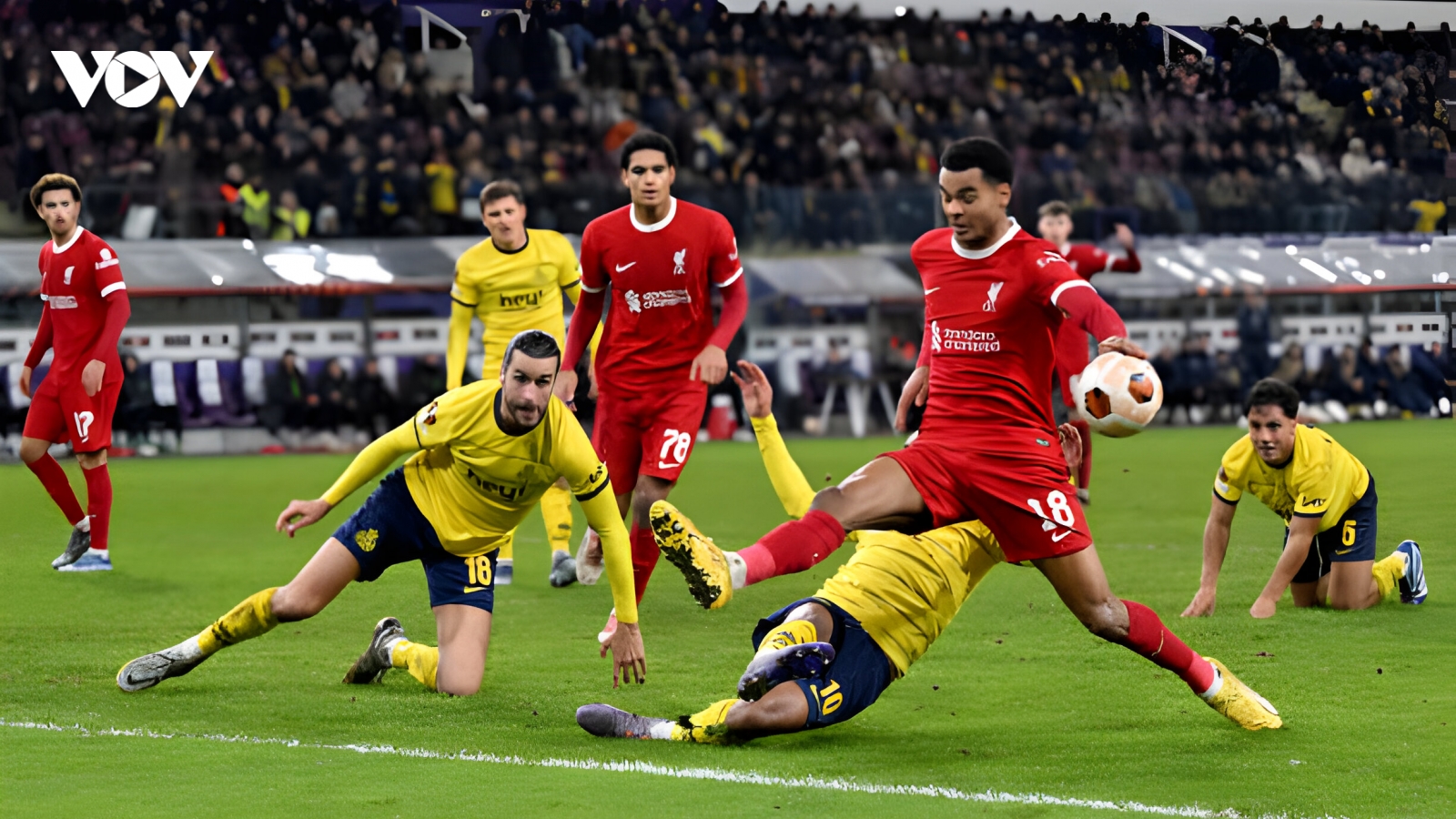 Kết quả Cúp C2 châu Âu hôm nay 15/12: Liverpool bất ngờ nhận thất bại
