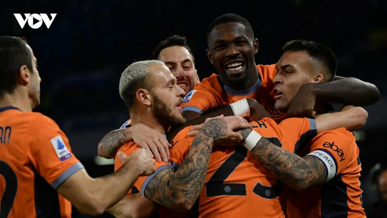 Kết quả bóng đá 4/12: Hạ ĐKVĐ Napoli, Inter Milan đòi lại ngôi đầu bảng Serie A