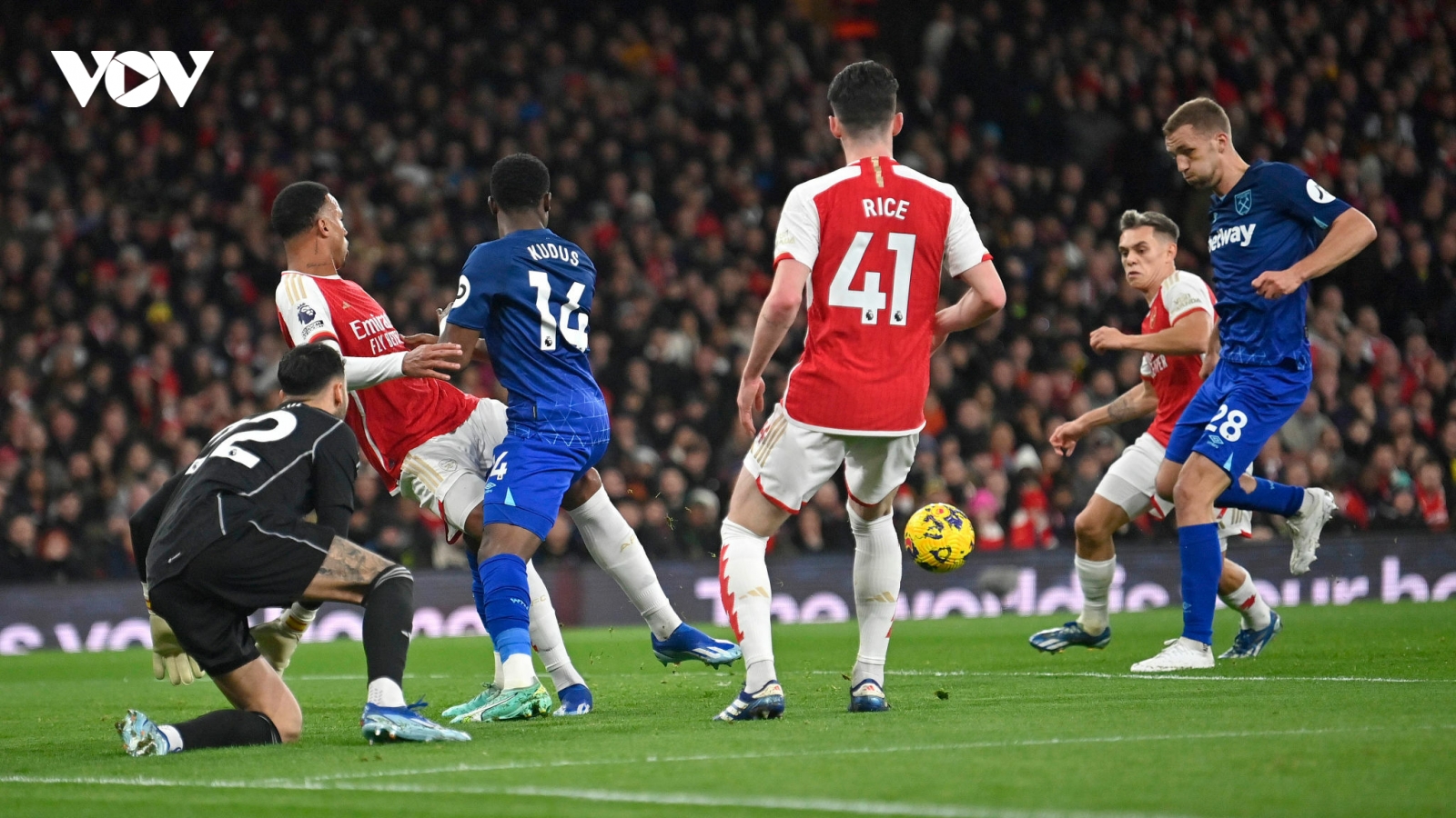 Kết quả Ngoại hạng Anh hôm nay 29/12: Arsenal và Tottenham cùng thua sốc
