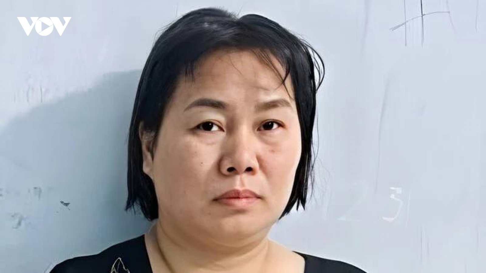 Chủ khách sạn điều hành ổ mại dâm, thuê thợ chụp ảnh các cô gái để mời gọi khách