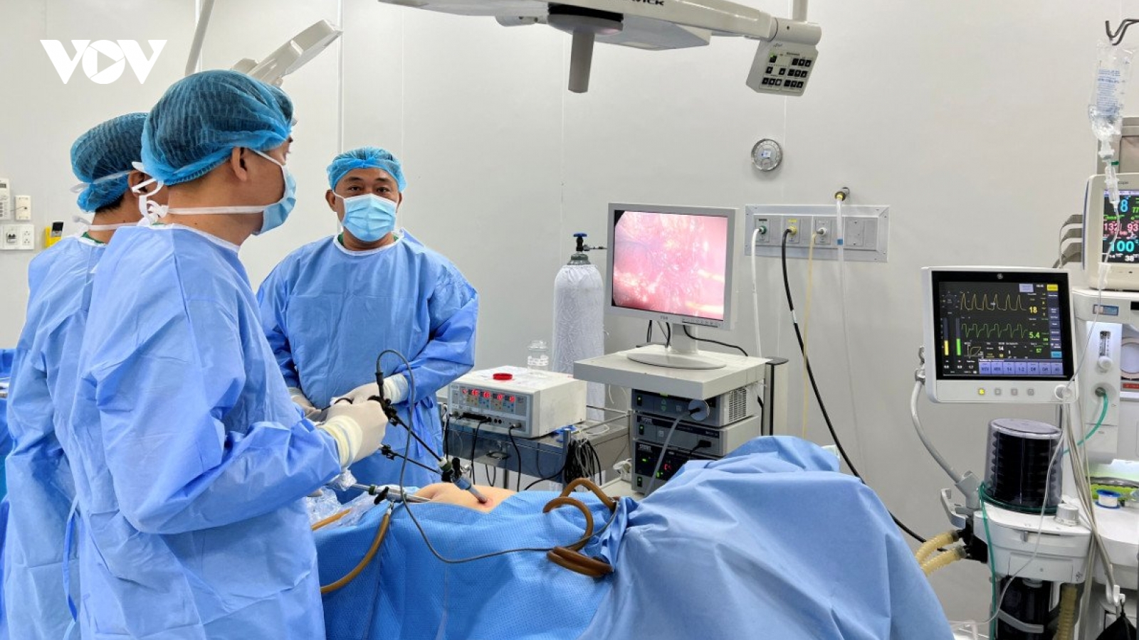 Bệnh viện quân y 120 phẫu thuật thành công cho thai phụ có 77 viên sỏi túi mật