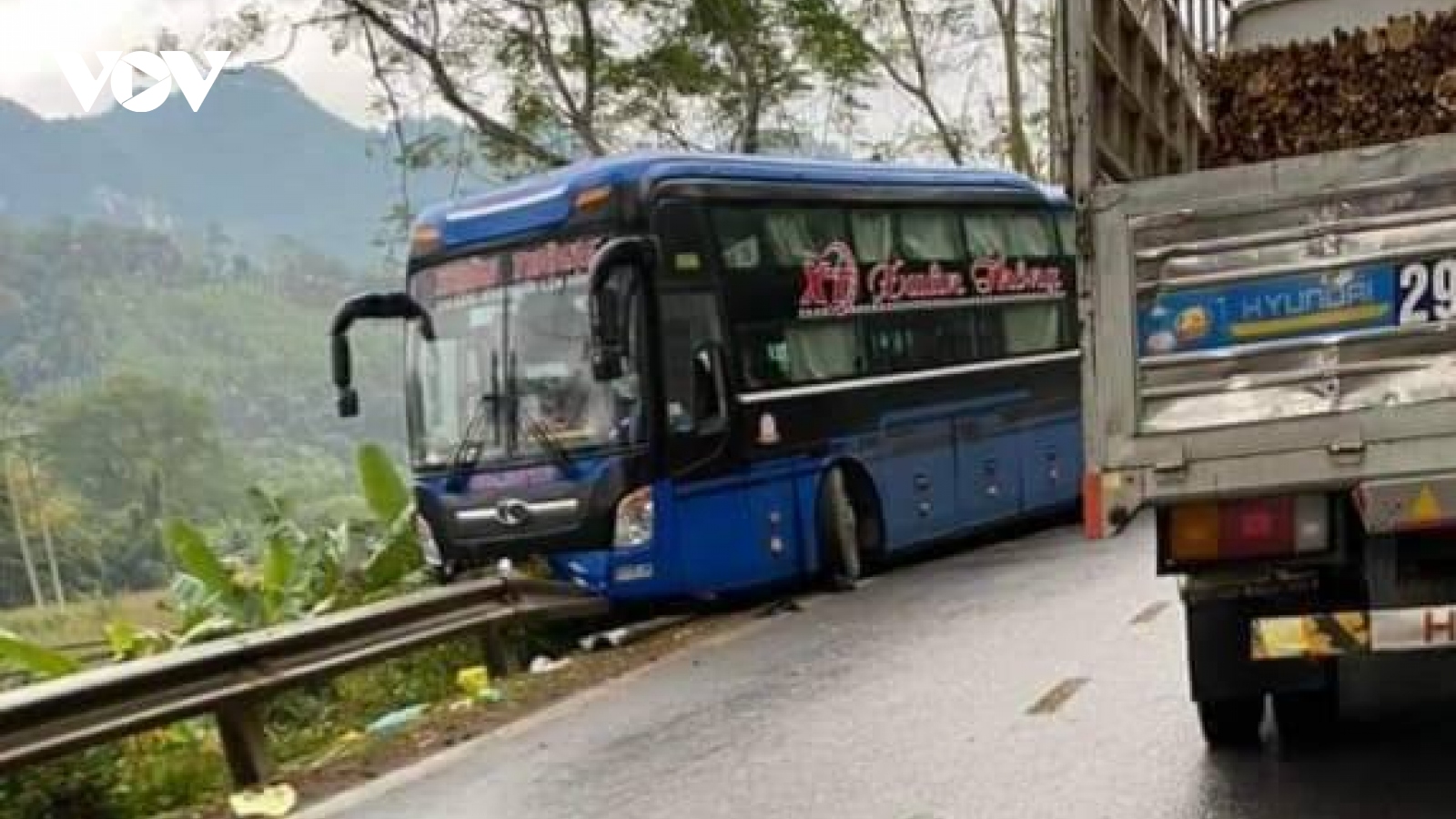 Nhiều va chạm giao thông do trời mưa, mây mù trên các tuyến đường miền núi