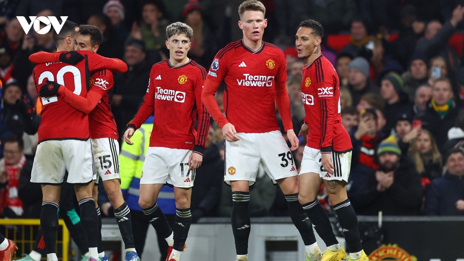 Kết quả Ngoại hạng Anh 7/12: MU thắng thuyết phục Chelsea, Man City thua sốc