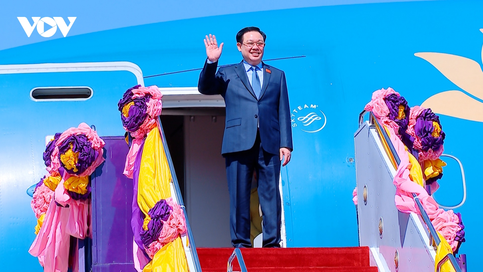 Chủ tịch Quốc hội đến Thủ đô Bangkok, bắt đầu thăm chính thức Vương quốc Thái Lan