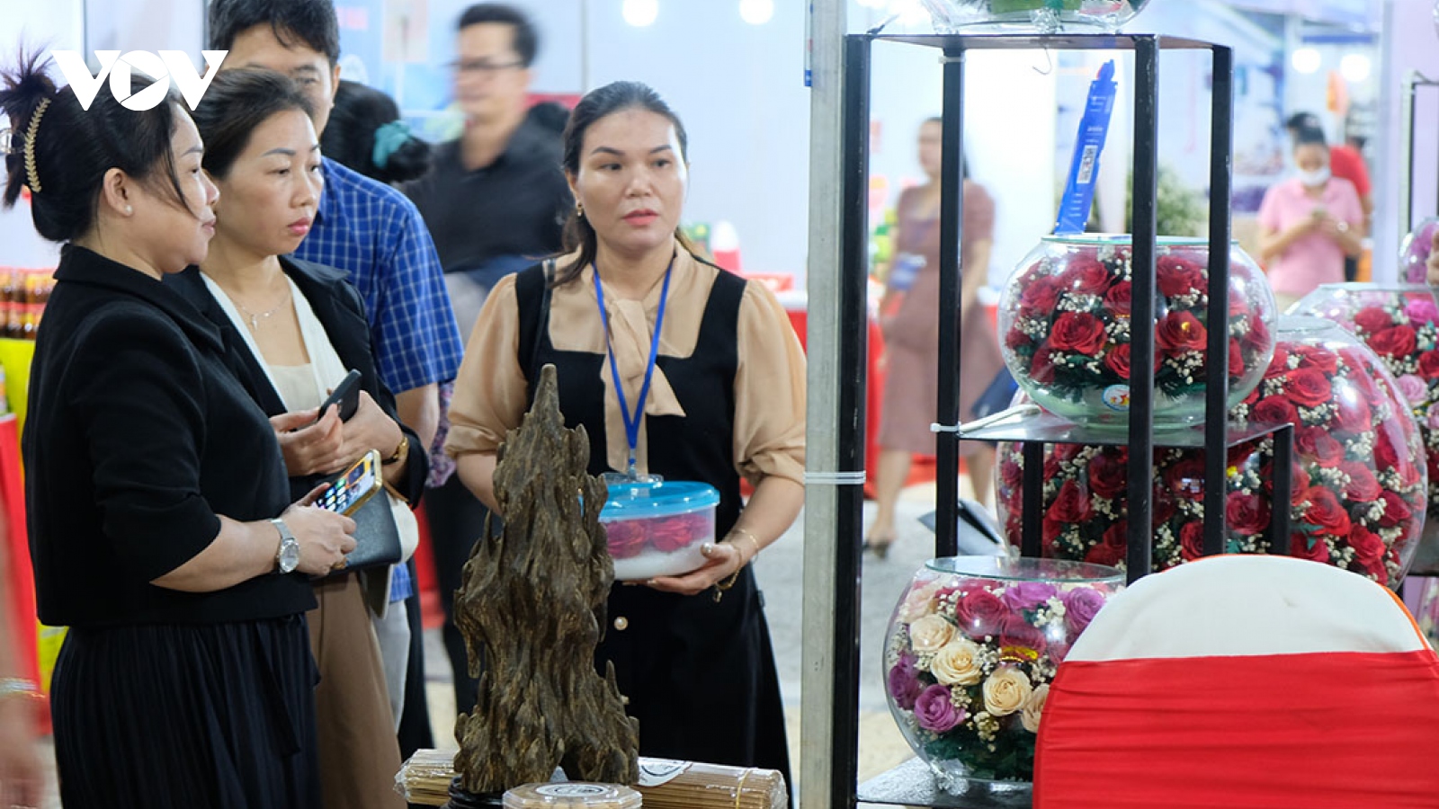 Phiên chợ “Thanh toán không tiền mặt” kết hợp phát động Ngày mua sắm trực tuyến