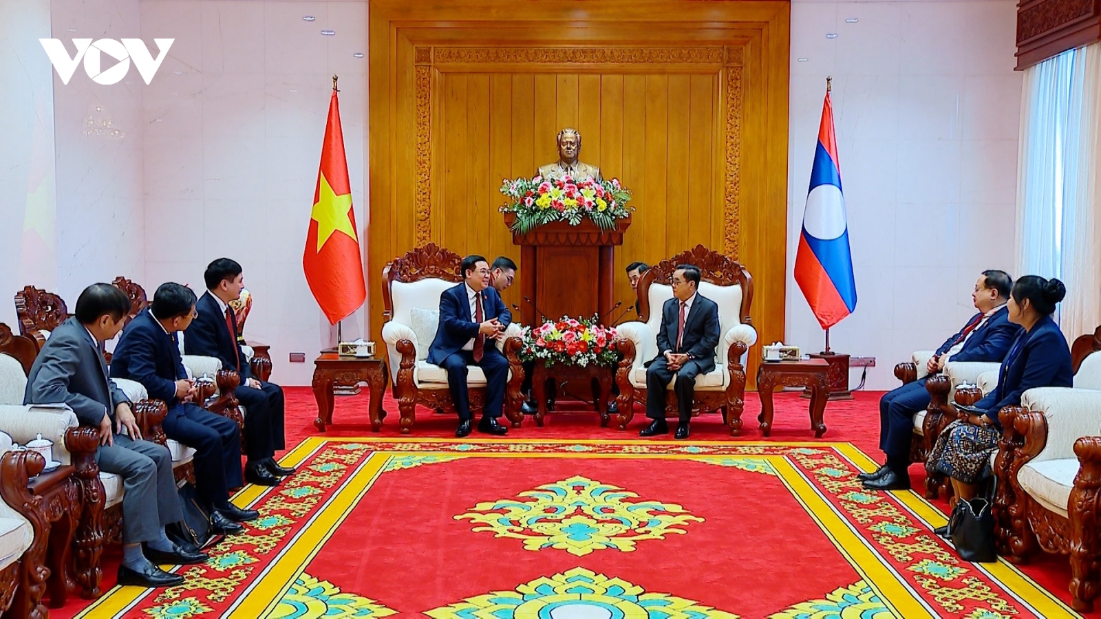 Chủ tịch Quốc hội thăm các đồng chí nguyên lãnh đạo cấp cao của Lào
