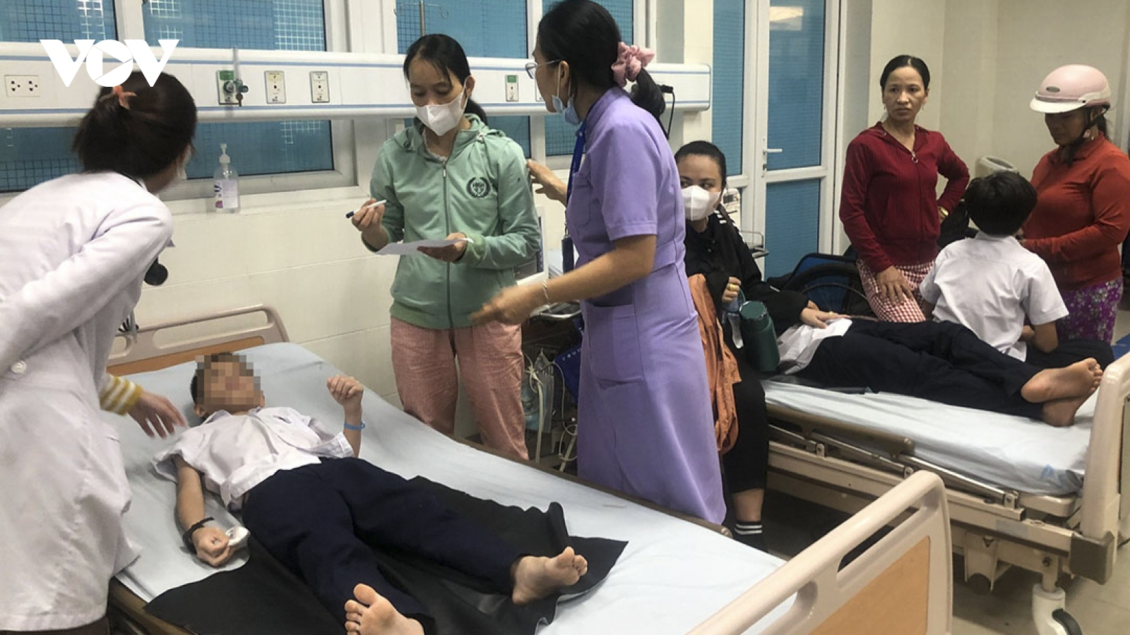 Nhiều học sinh tại Quảng Ngãi nhập viện do nghi ngộ độc thực phẩm