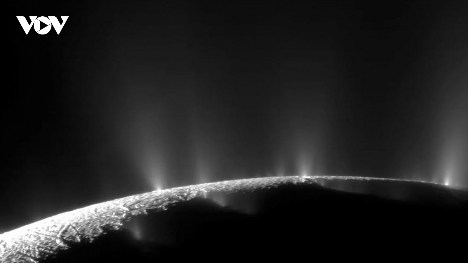 Mặt trăng Enceladus của sao Thổ - nơi hứa hẹn để tìm kiếm sự sống ngoài Trái Đất