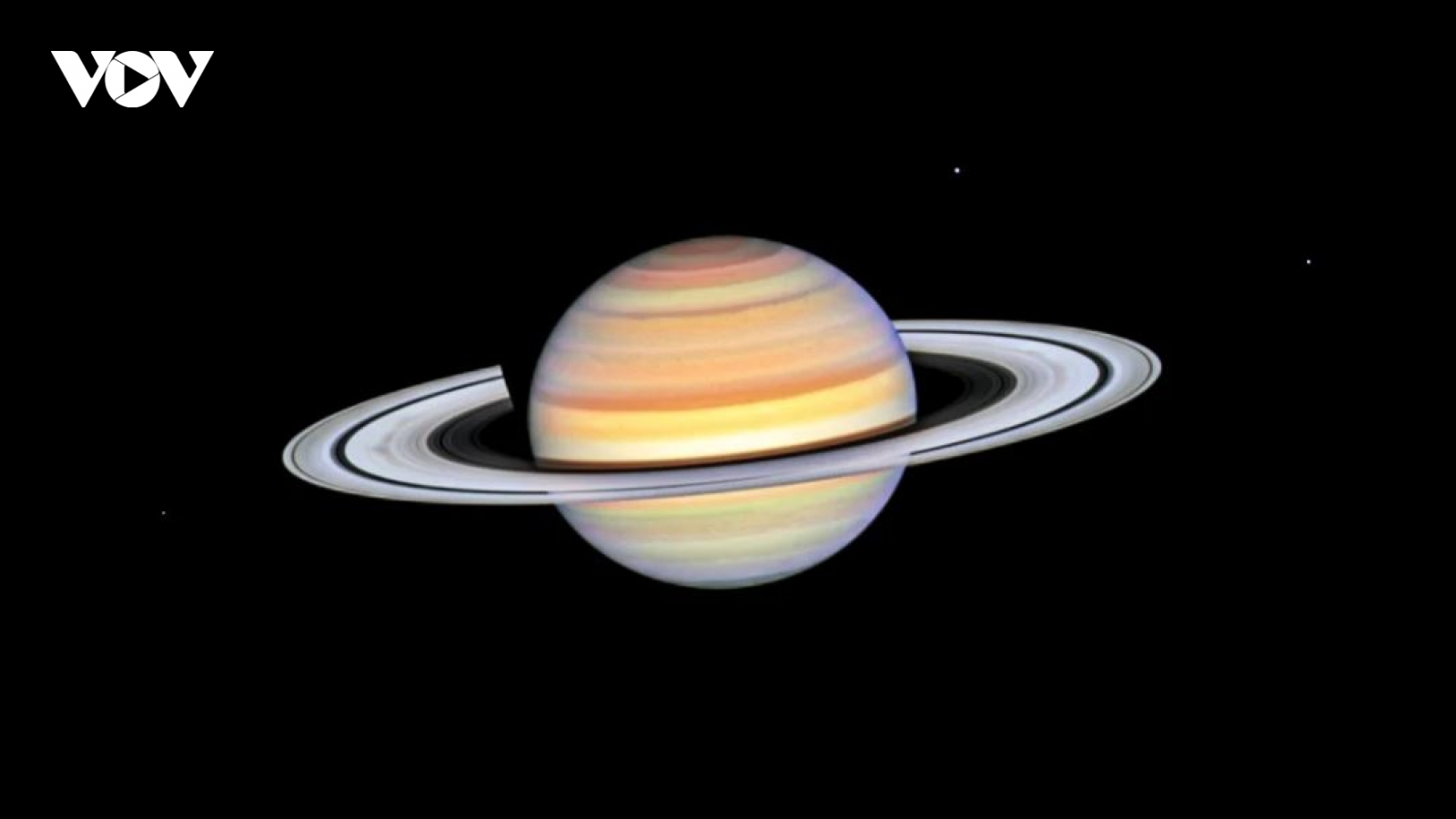 Hình ảnh mới từ kính Hubble về "những cái bóng ma quái" trên vành đai sao Thổ