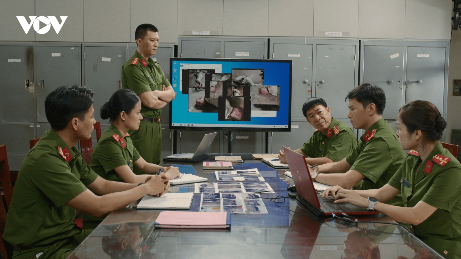 Hà Việt Dũng, Minh Hương "Vàng Anh" làm cảnh sát hình sự