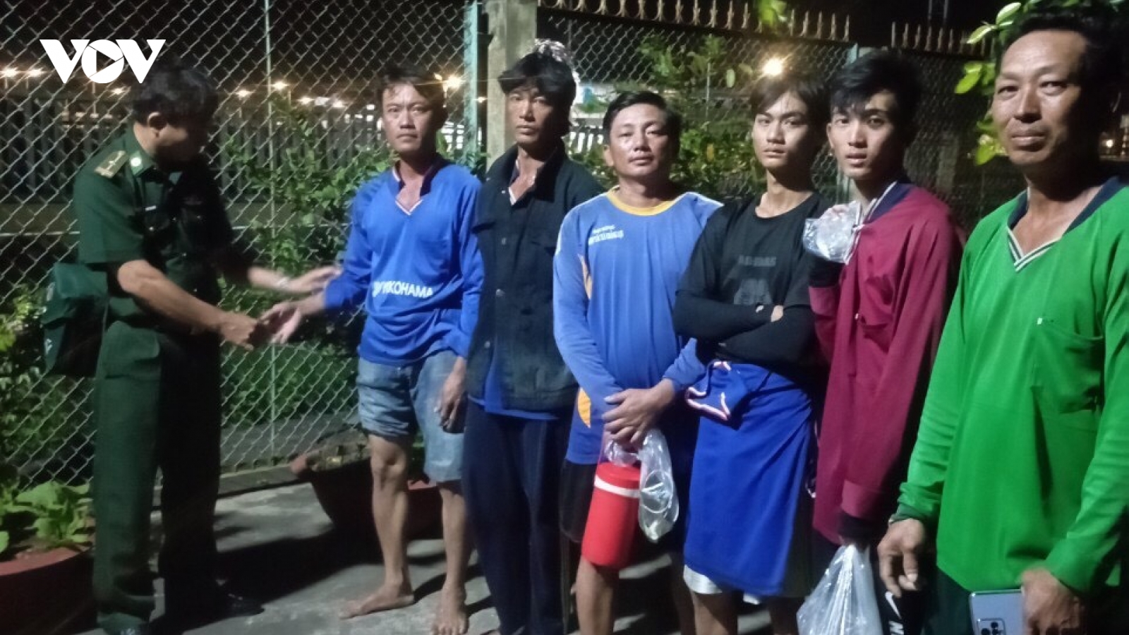 Kịp thời cứu 7 thuyền viên gặp nạn trên biển ở Bạc Liêu