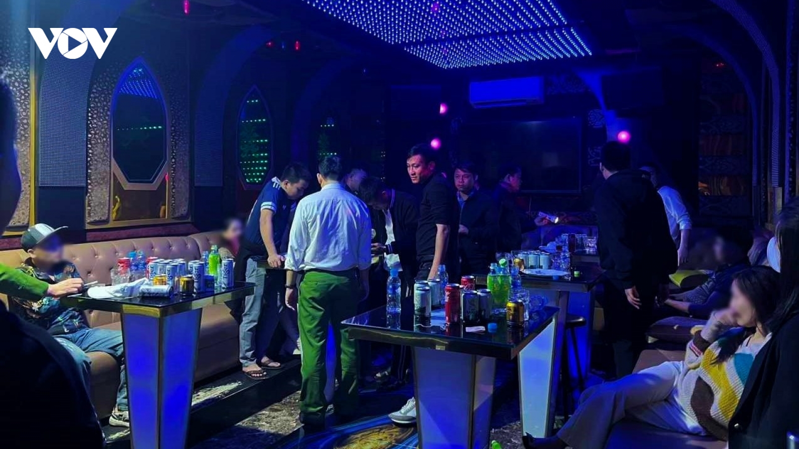 Khởi tố nhóm đối tượng mở “tiệc ma túy” trong phòng VIP karaoke