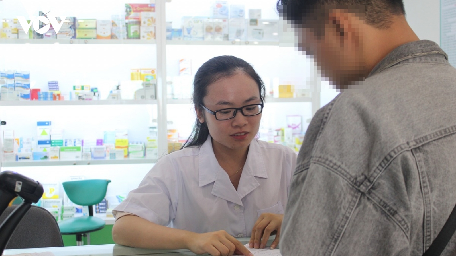 Còn nhiều khó khăn trong kiểm soát dịch HIV