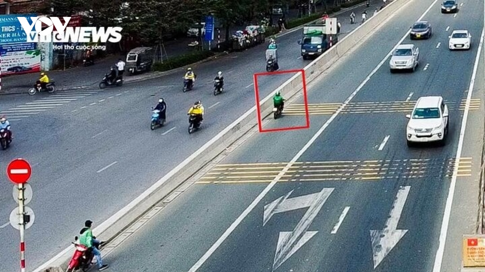 Ô tô khách, xe máy làm loạn trên Vành đai 3: Vì sao không lắp camera phạt nguội?
