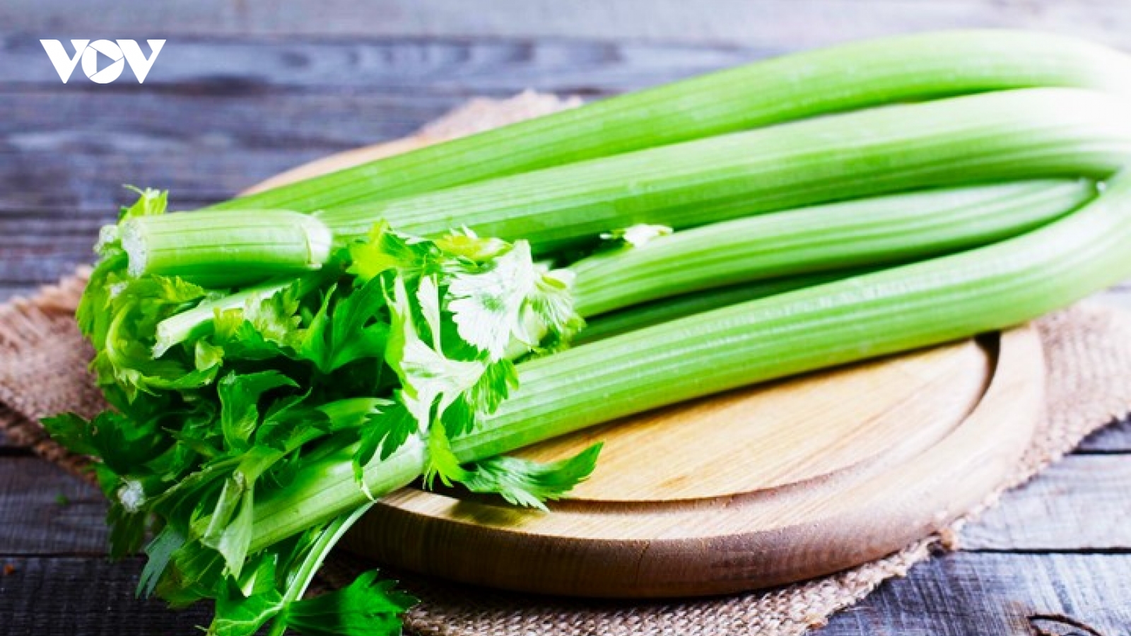 8 lý do bạn nên ăn cần tây mỗi ngày