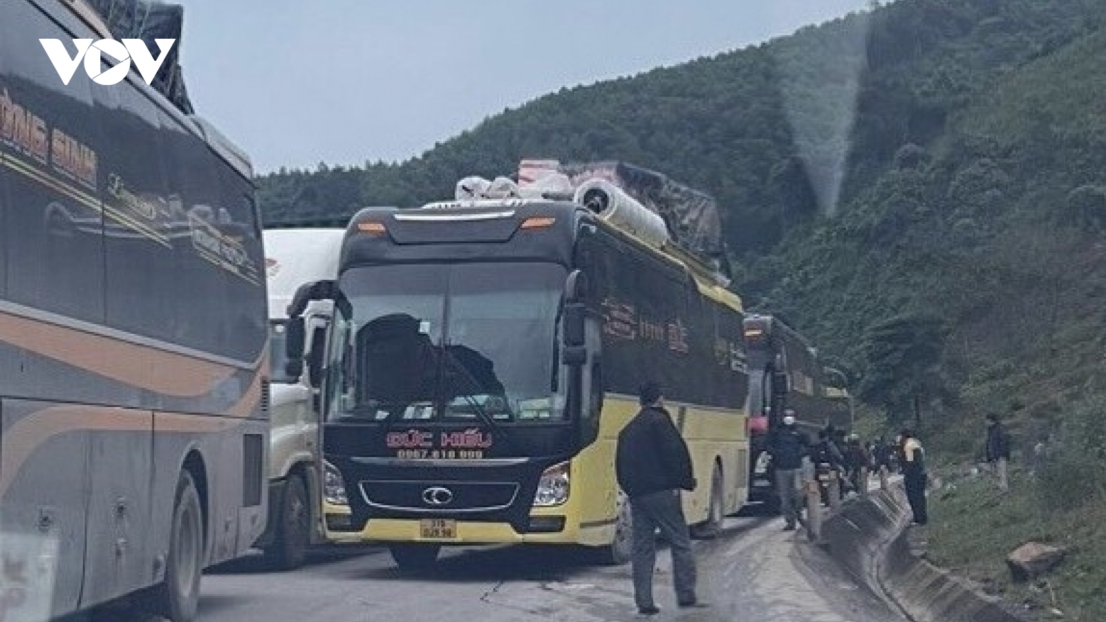 Tai nạn giao thông trên Quốc lộ 12A, đường lên cửa khẩu Quốc tế Cha Lo bị ách tắc
