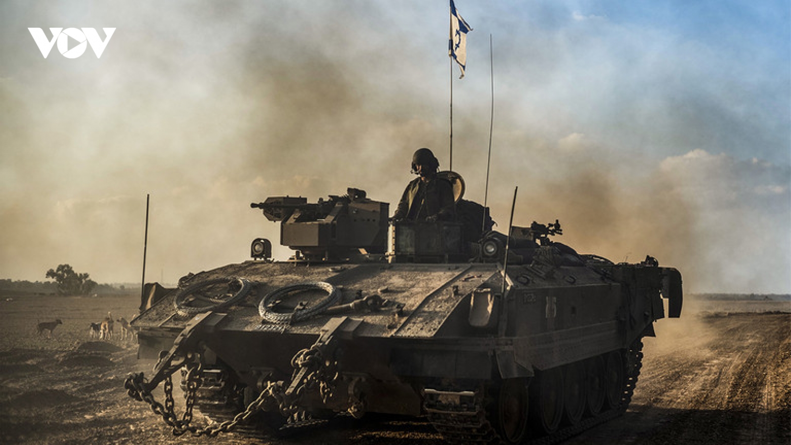 Israel kêu gọi Hamas đầu hàng; nhóm vũ trang Iraq tấn công hàng loạt căn cứ Mỹ