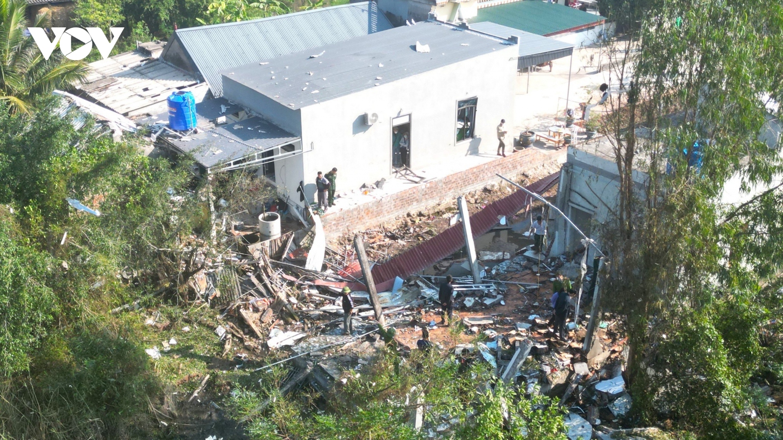 Vụ nổ kinh hoàng khiến 2 người chết ở Kim Sơn: Nhiều nhà hàng xóm bị hư hỏng