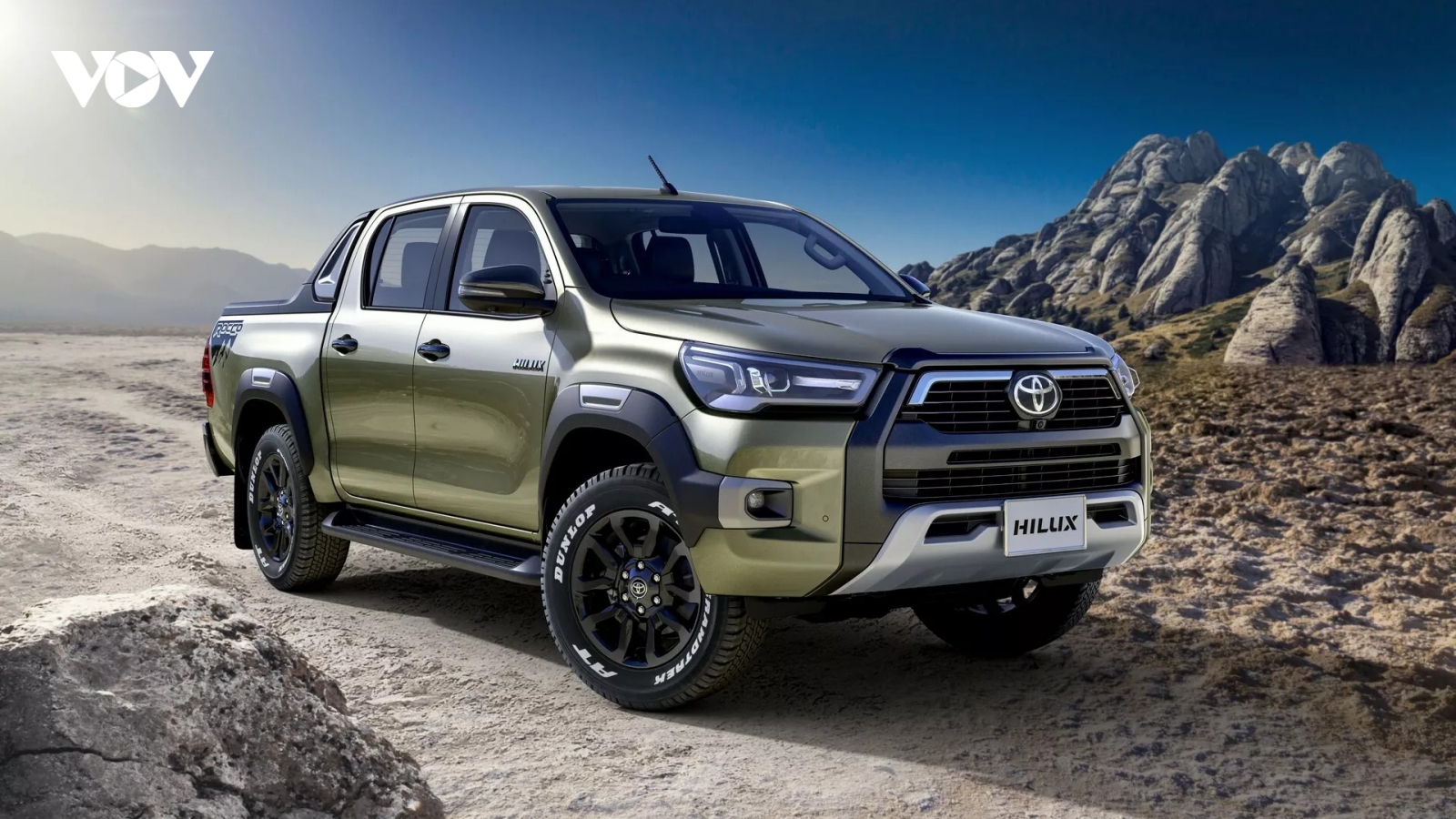 Xe bán tải Toyota Hilux Revo Rocco chuẩn bị ra mắt, giá từ 812 triệu đồng