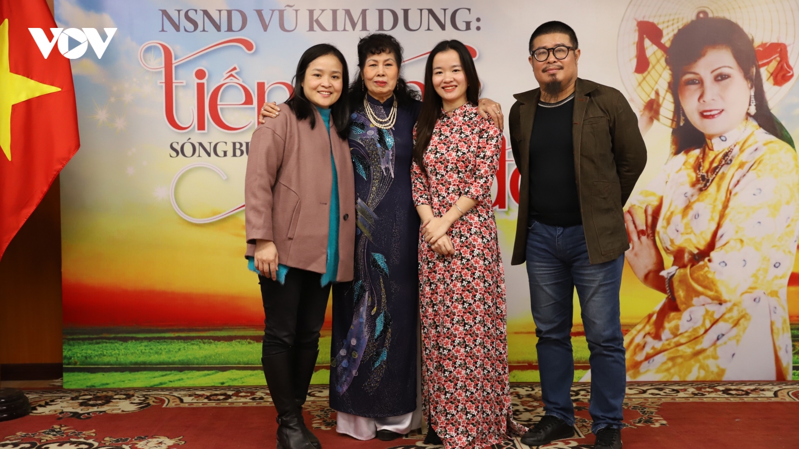 NSND Vũ Kim Dung - Tiếng thơ sóng bước cuộc đời