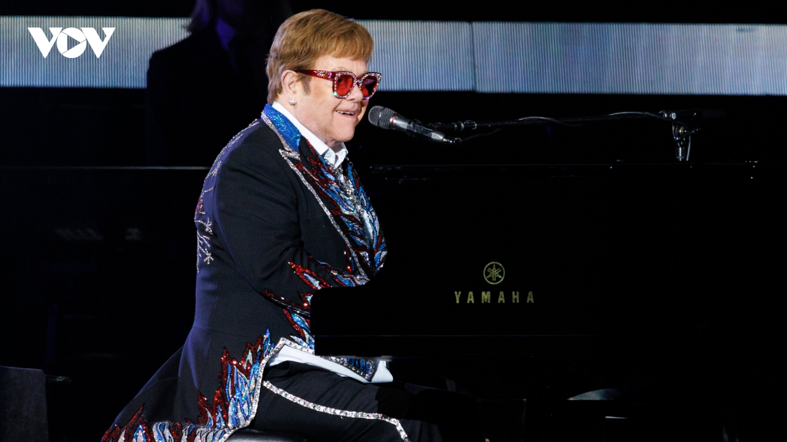 Elton John lọt danh sách nghệ sĩ lớn giành được cả 4 giải Emmy, Grammy, Oscar và Tony