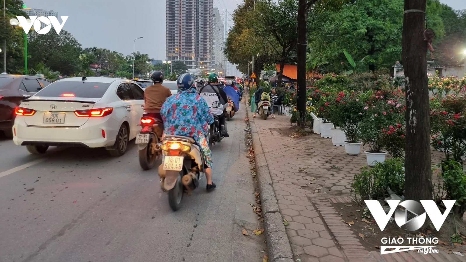 Chợ hoa xuân: Đến hẹn lại tắc