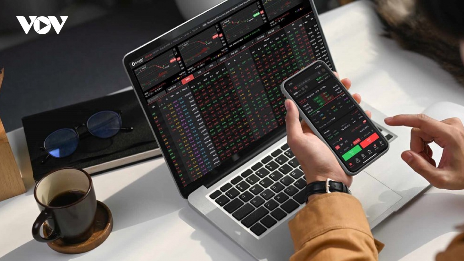 Nhận định chứng khoán 5/1: VN-Index có thể kiểm tra vùng hỗ trợ 1.130-1.135 điểm