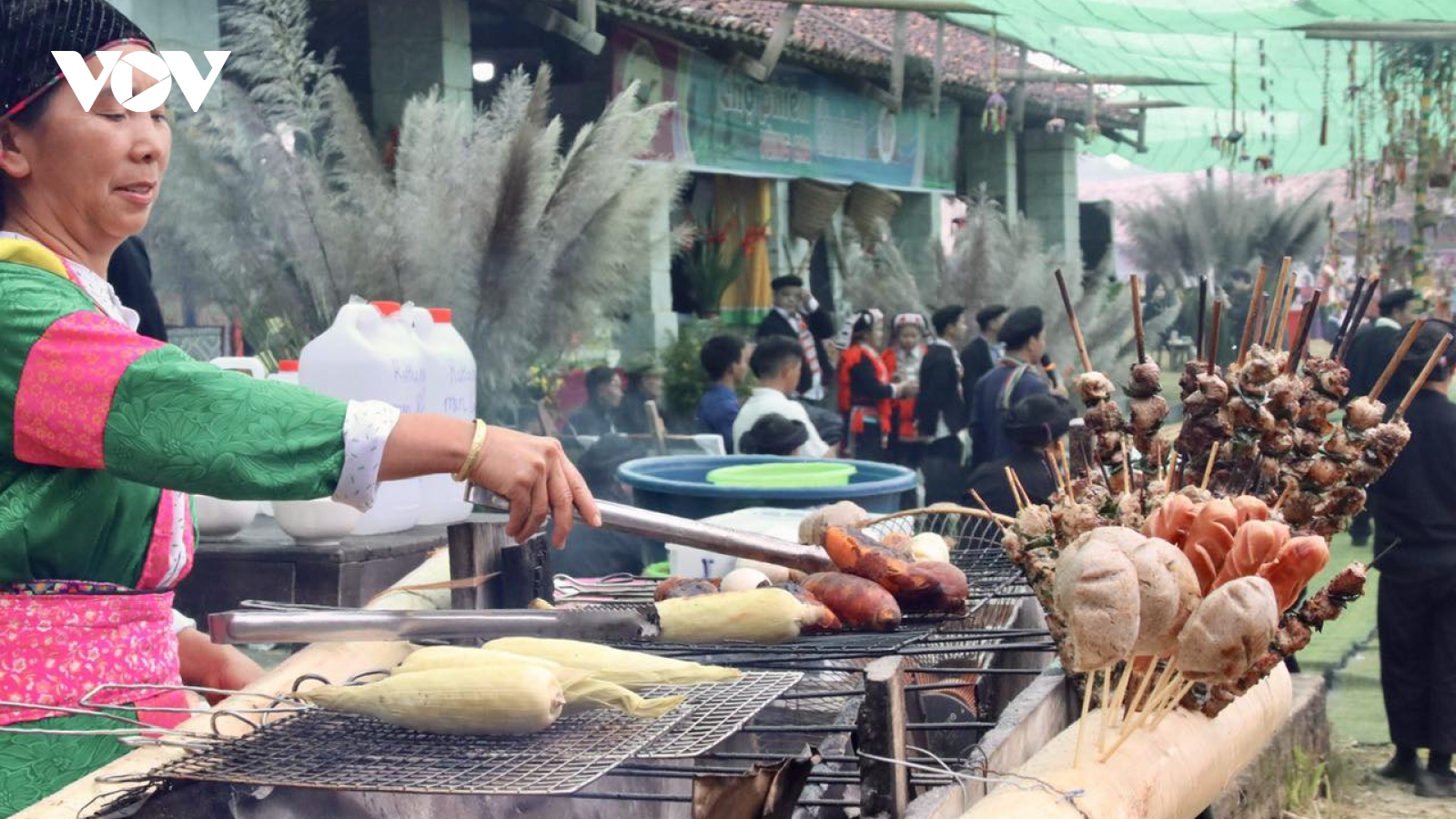 Nhộn nhịp Chợ phiên "Chào năm mới 2024" tại Làng Văn hóa các dân tộc Việt Nam