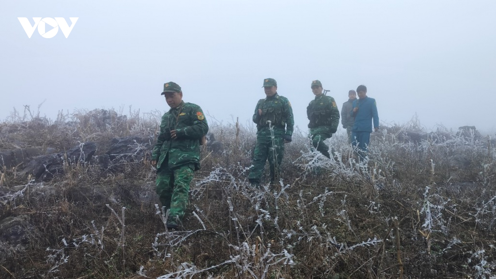 Đường tuần tra trong băng giá nơi biên cương