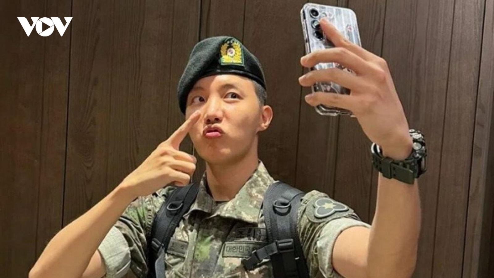10 nam thần tượng K-pop sẽ xuất ngũ trong năm 2024
