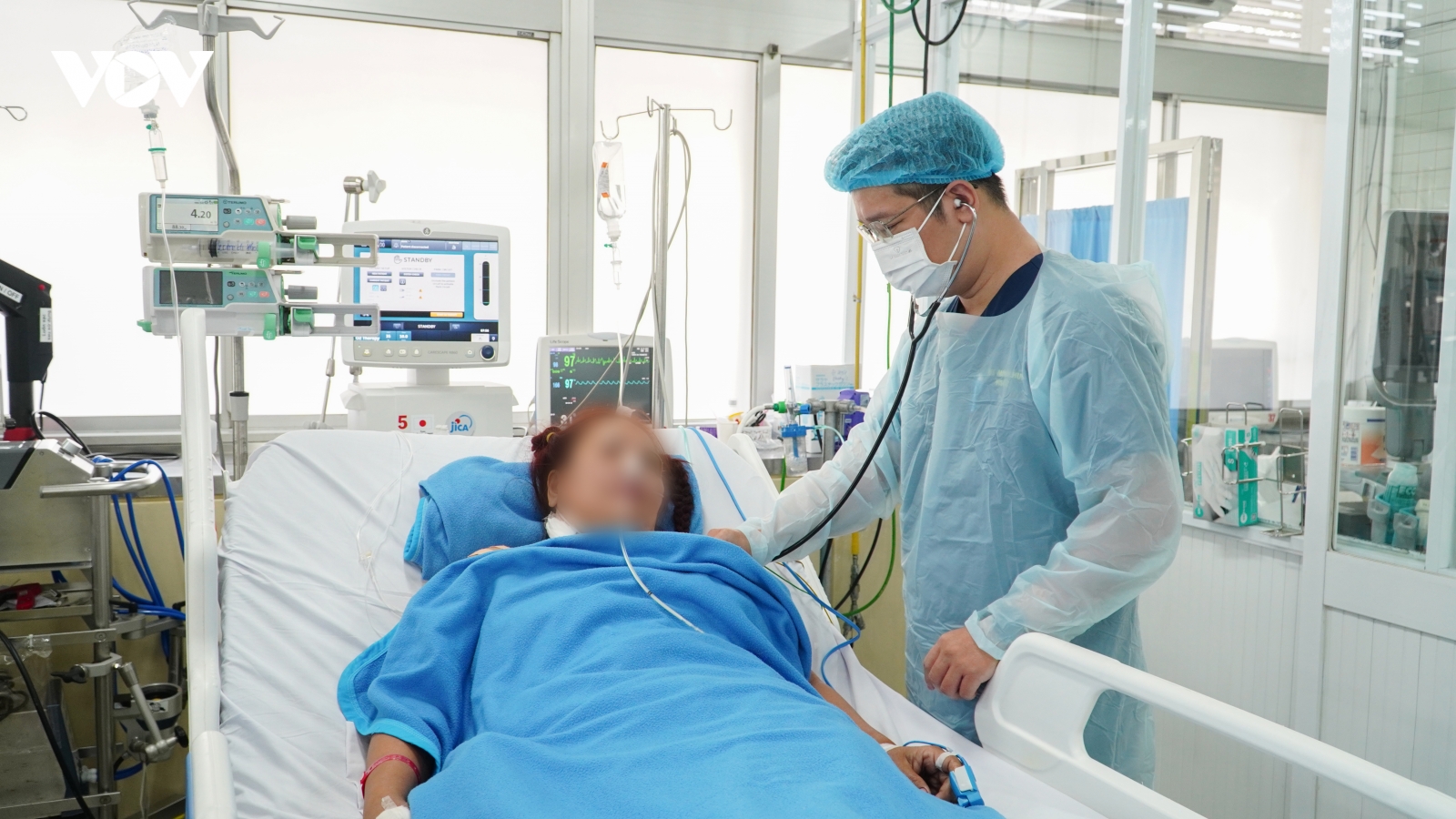 Cứu sống nữ chủ quán bị kẻ cướp đâm 17 nhát dao