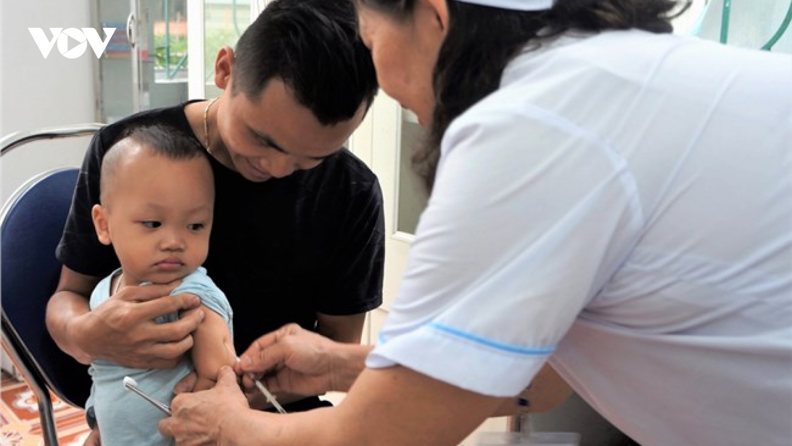 Cần lưu ý gì khi tiêm vaccine cho trẻ