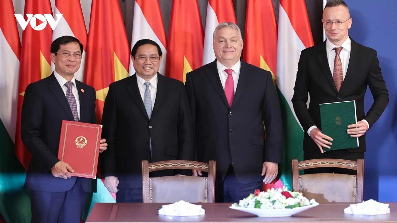 Vietnam and Hungary ink three cooperation documents