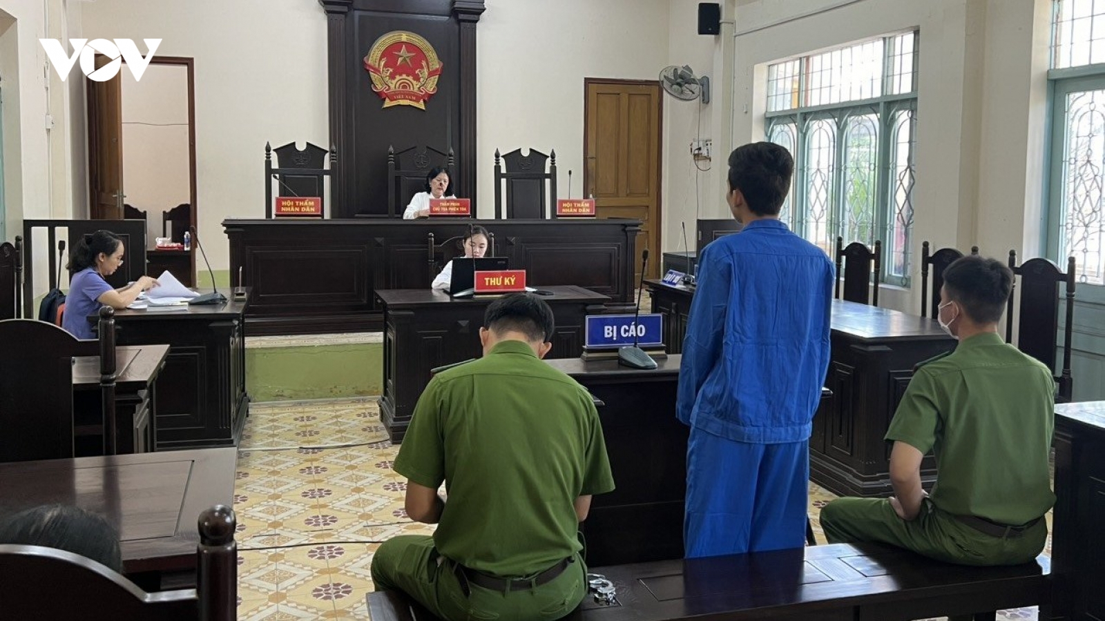 18 tháng tù cho thanh niên chở pháo lậu đi bán kiếm lời