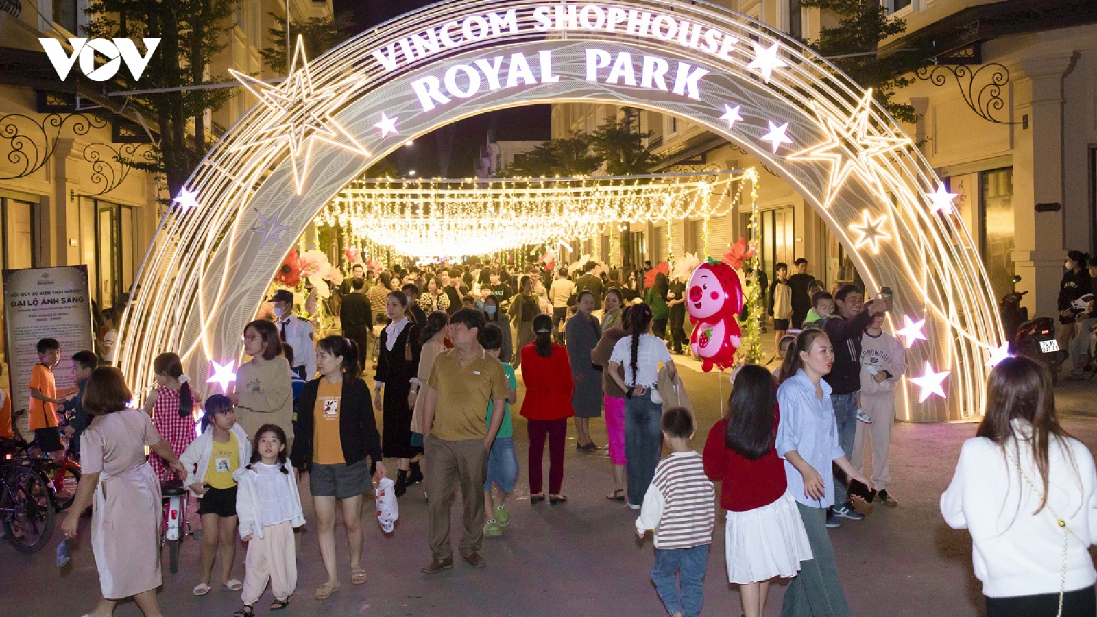 Tọa độ vui chơi, giải trí mua sắm Vincom Shophouse Royal Park rực rỡ đón năm mới
