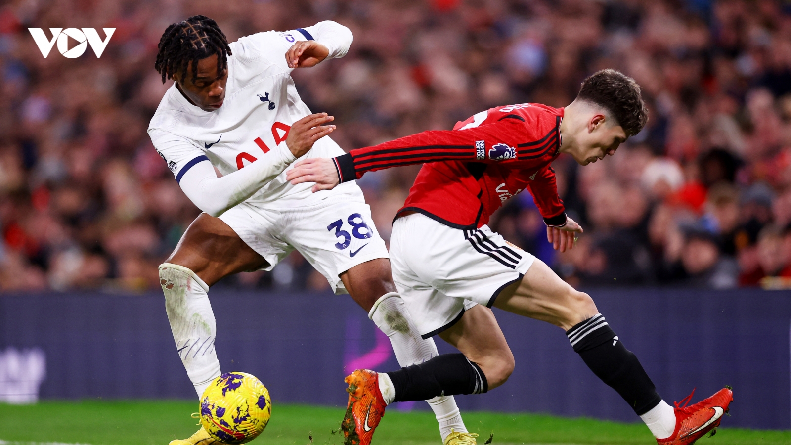 Bảng xếp hạng Ngoại hạng Anh mới nhất: MU giúp Arsenal ở lại top 4