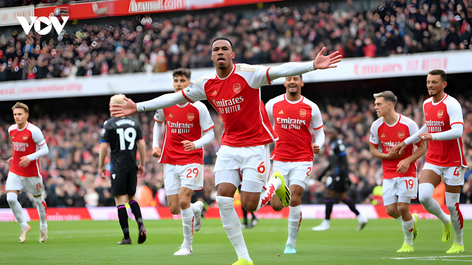 Bảng xếp hạng Ngoại hạng Anh mới nhất: Arsenal thu hẹp khoảng cách với Liverpool