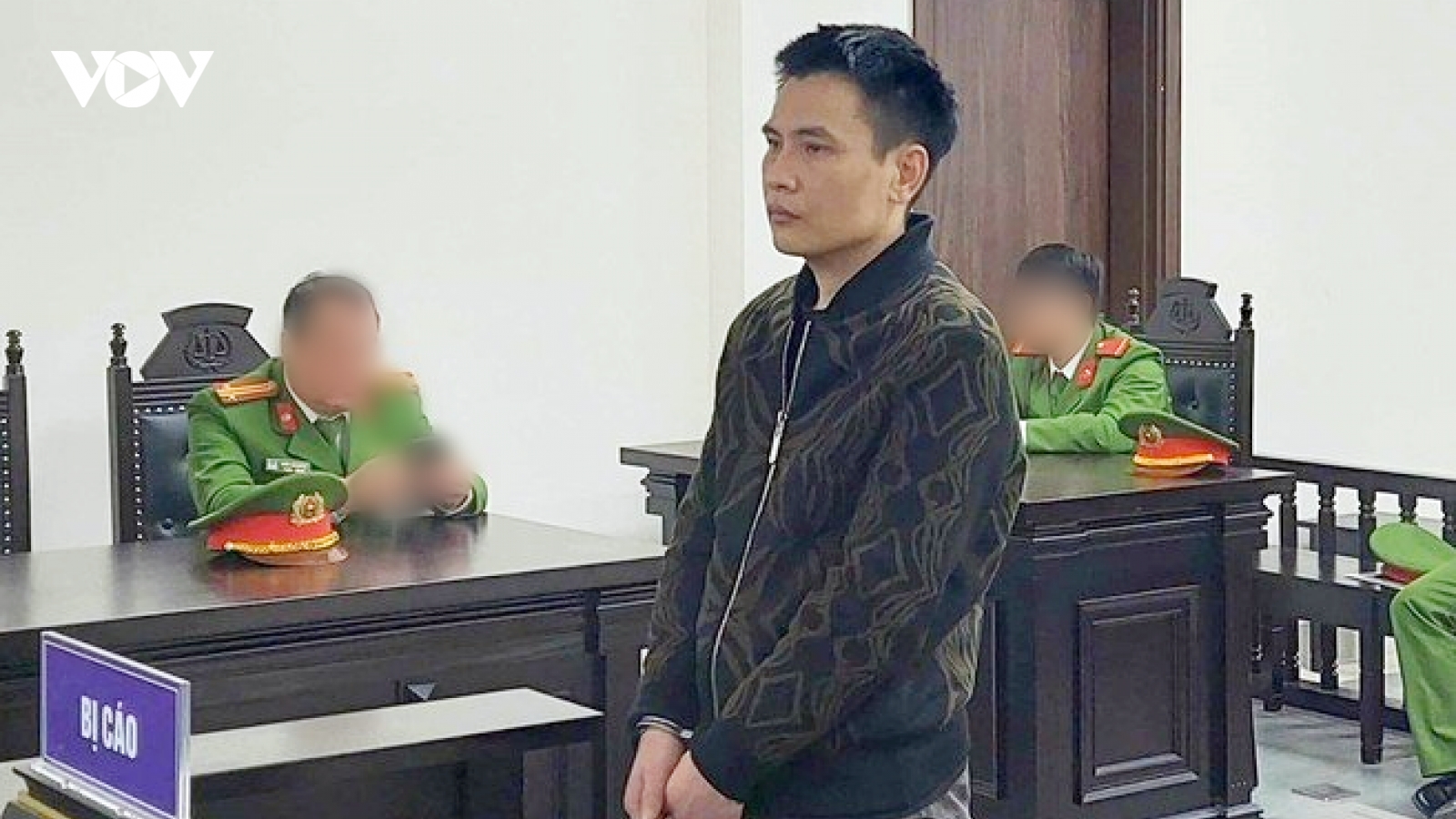 Lĩnh hơn 14 năm tù vì lao ô tô vào công an đang làm nhiệm vụ