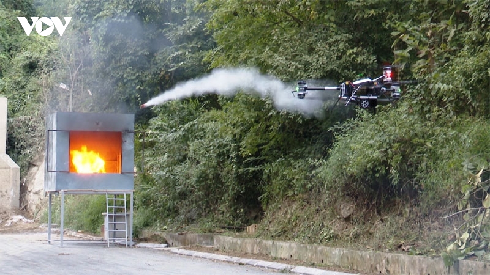 UAV do Việt Nam sản xuất hỗ trợ chữa cháy nhà cao tầng có gì đặc biệt?