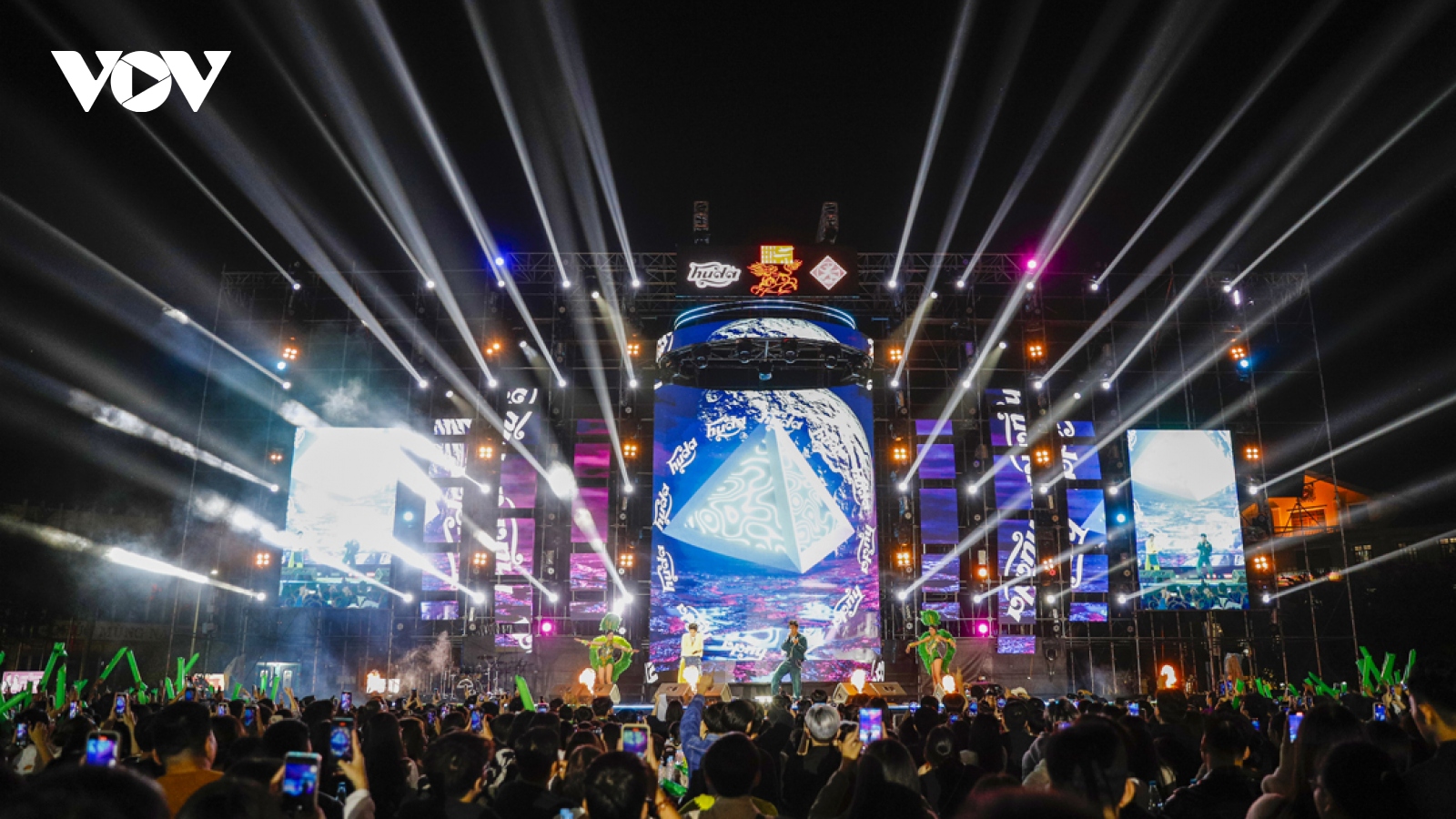 Hàng vạn người dân xứ Huế tham gia đêm Countdown chào đón năm mới 2024