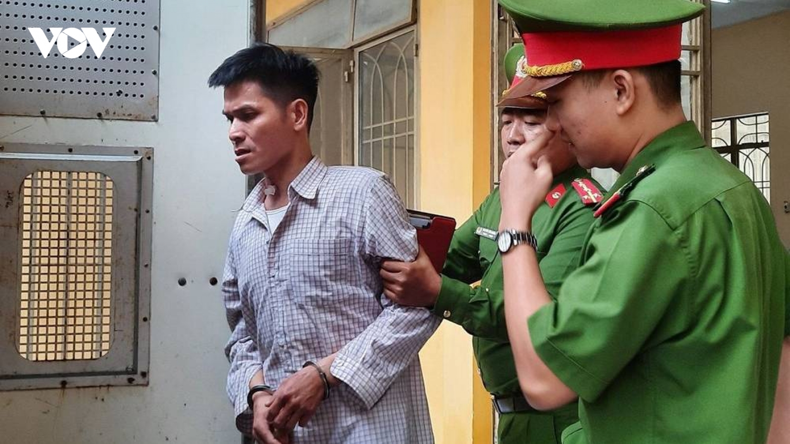 Đâm trọng thương bố vợ vì bị dọa đuổi khỏi nhà