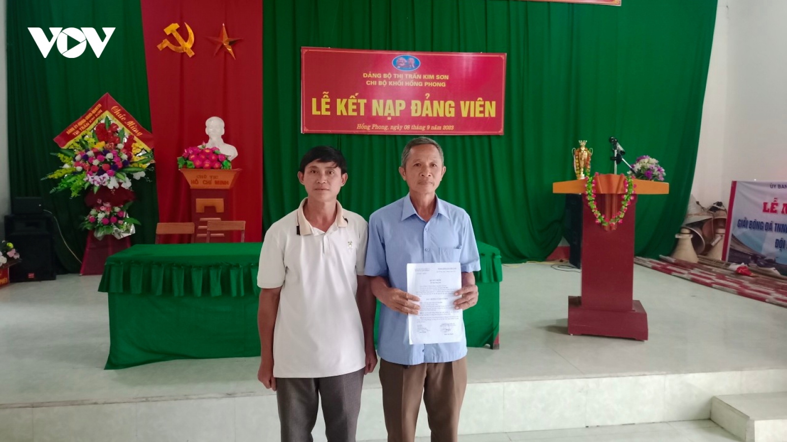 Quần chúng ưu tú độ tuổi "lên ông, lên bà" miệt mài phấn đấu thành đảng viên