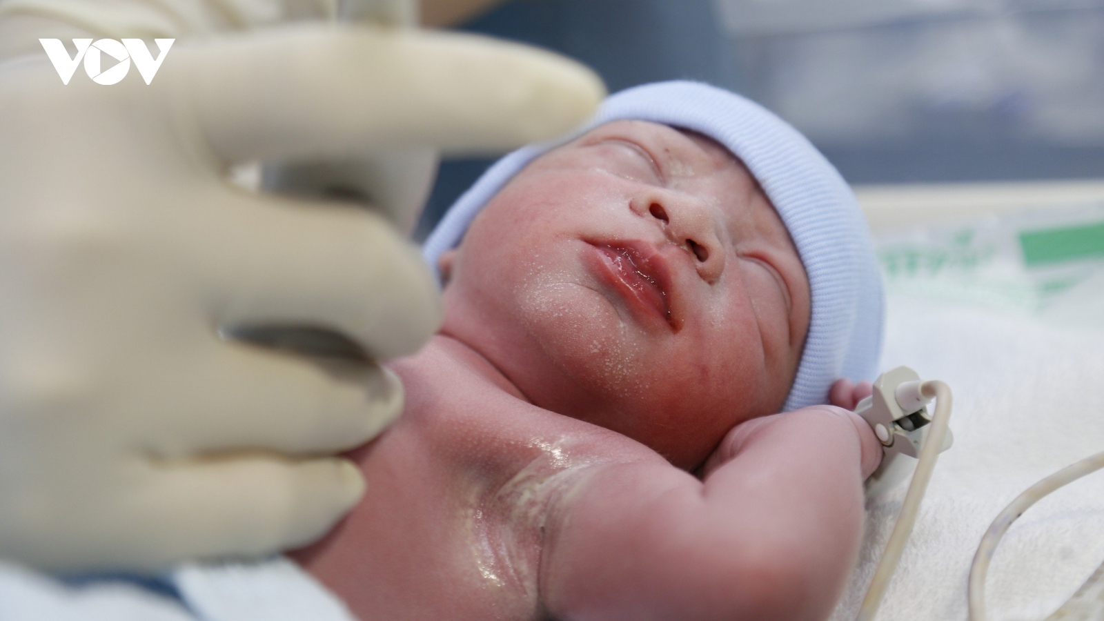 Em bé đầu tiên được thông tim xuyên bào thai đã ra đời