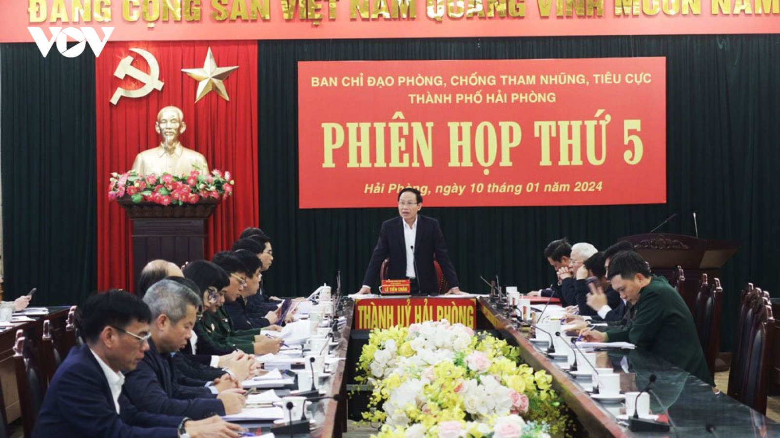 Bảo vệ, khen thưởng người phát hiện, cung cấp thông tin về tham nhũng, tiêu cực