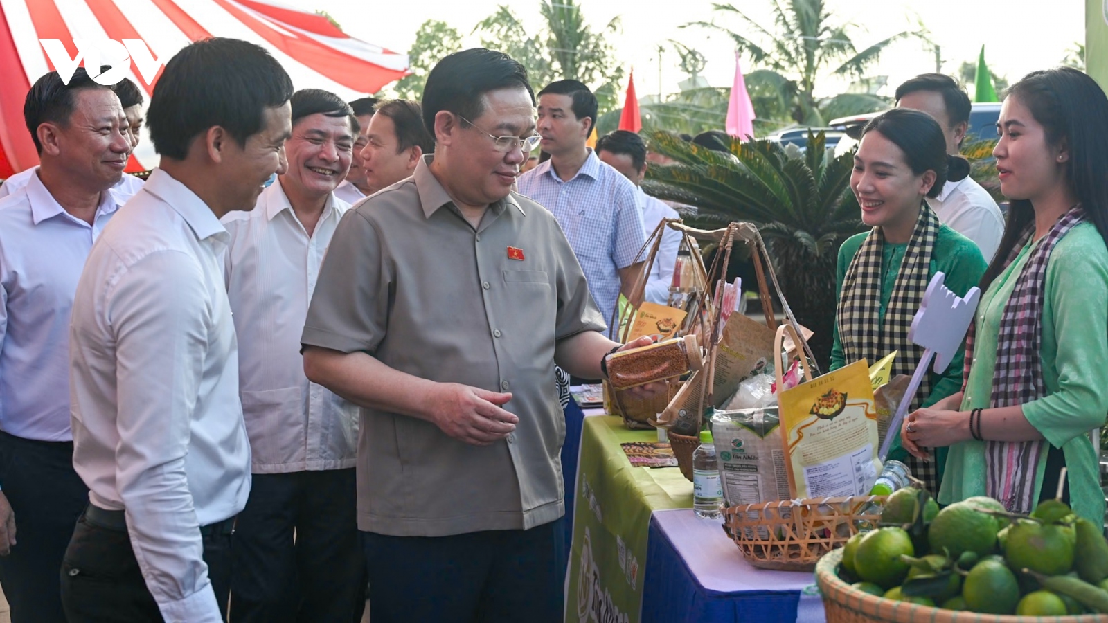 Chủ tịch Quốc hội thăm lực lượng chức năng cửa khẩu Quốc tế Mộc Bài, Tây Ninh