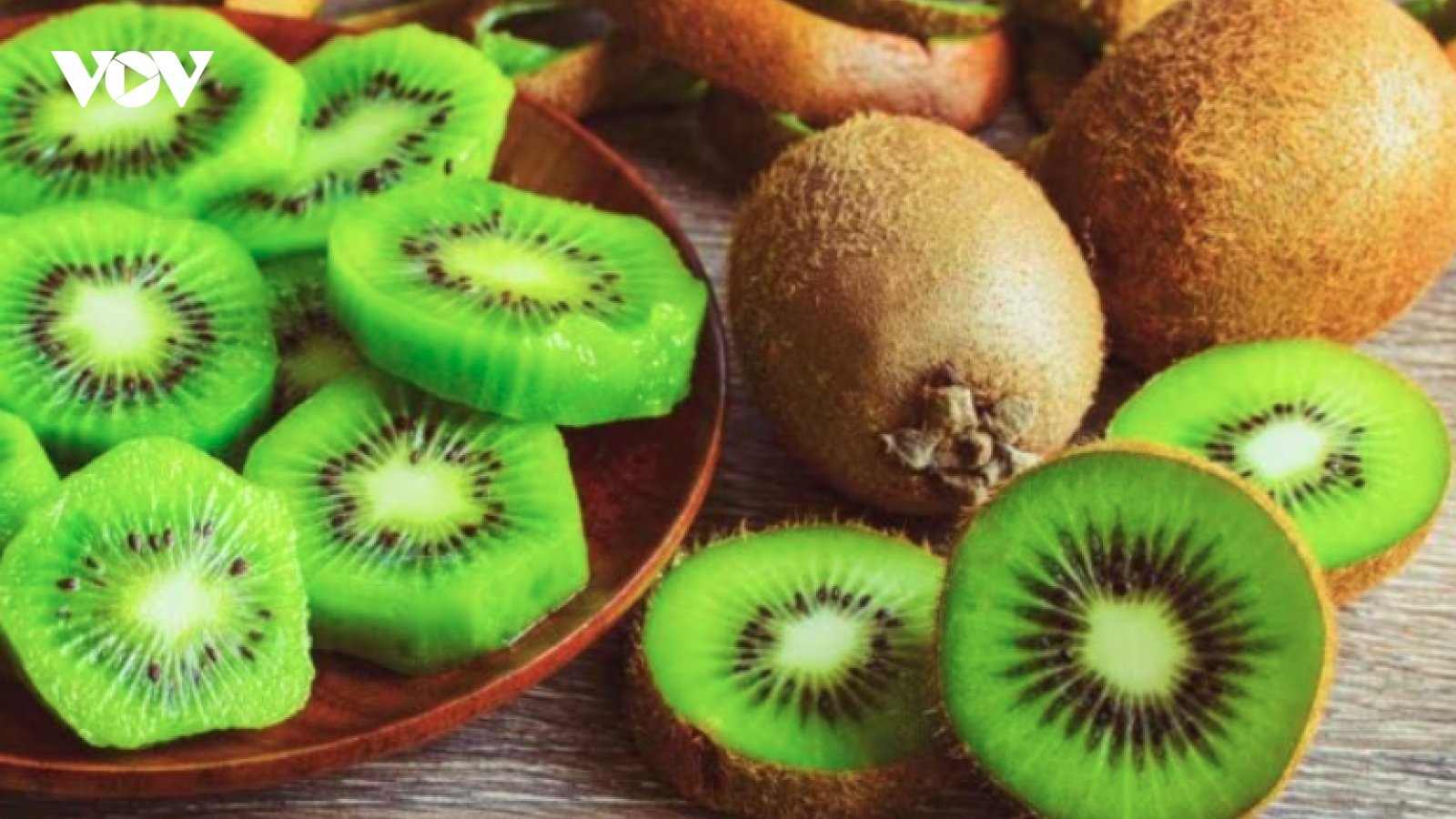 Mang đến rất nhiều lợi ích sức khỏe, nhưng kiwi cũng tiềm ẩn các rủi ro này