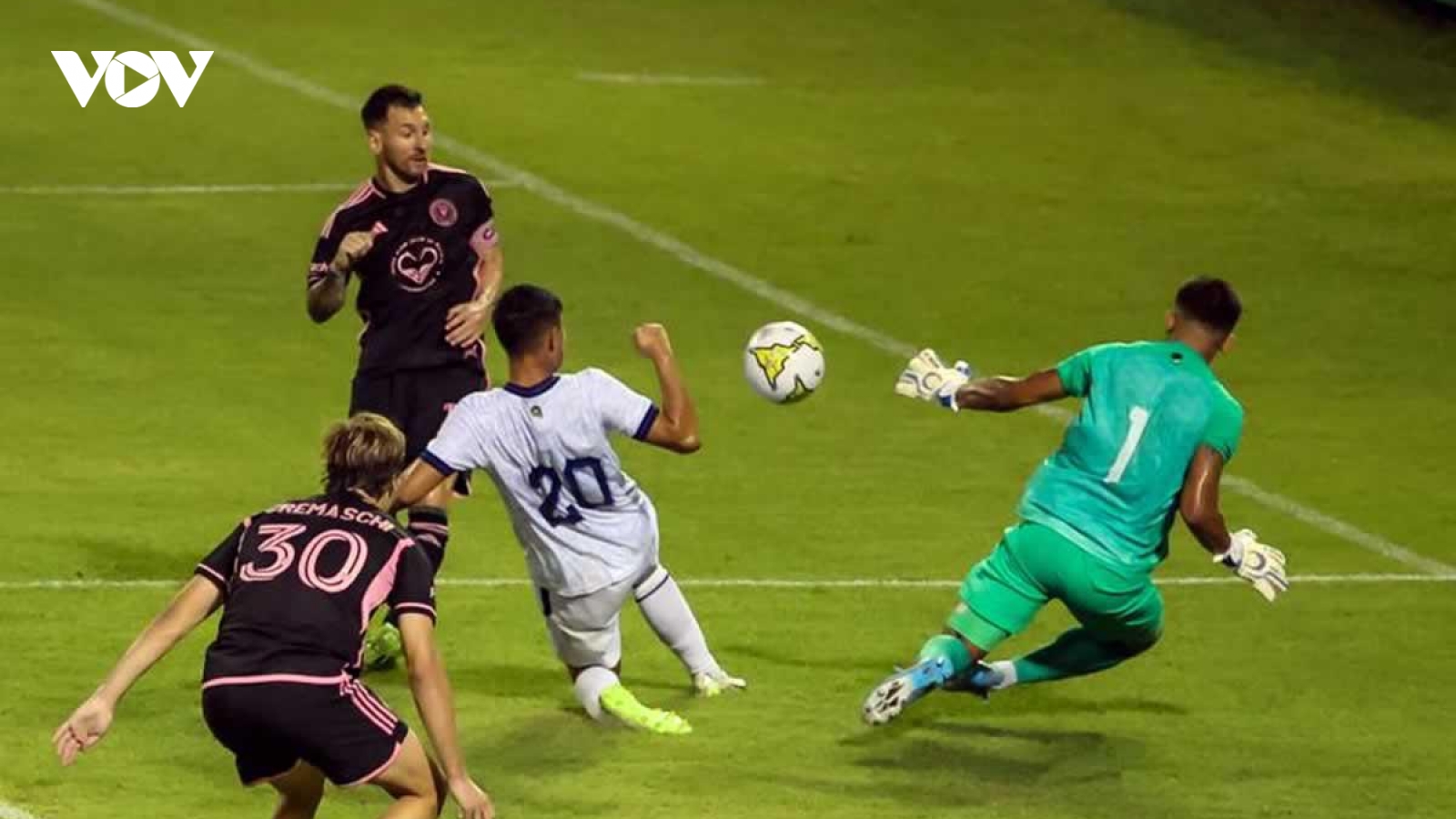 Messi và Inter Miami gây thất vọng trong trận đầu tiên của năm 2024