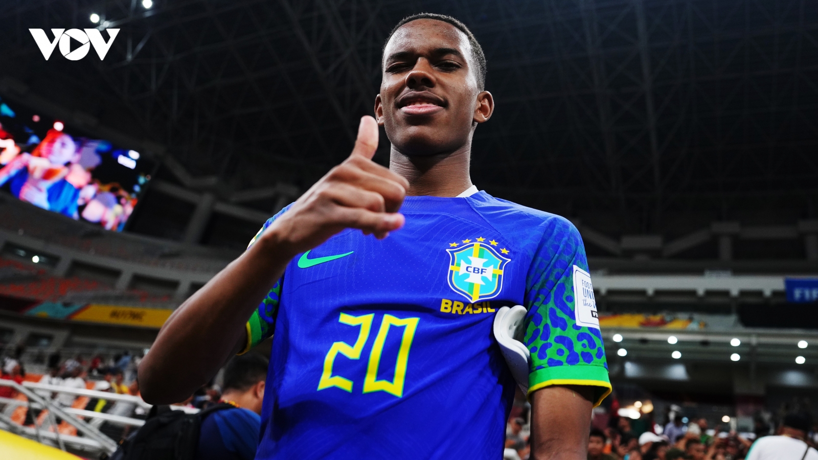 Chuyển nhượng 13/1: Chelsea theo đuổi "Messinho", MU để mắt tới Araujo