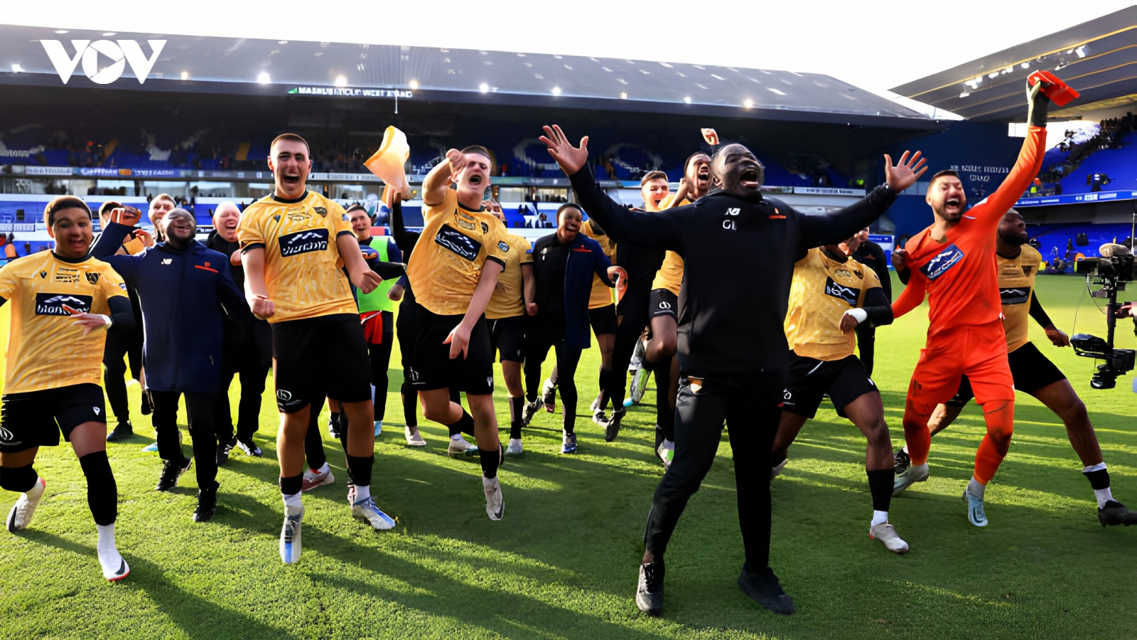 Kết quả FA Cup hôm nay 28/1: Đội bóng bán chuyên làm nên kỳ tích